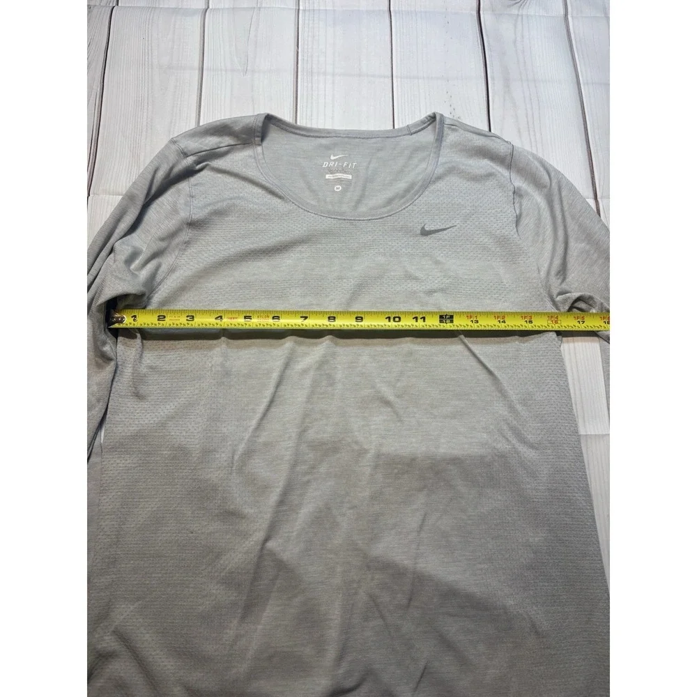 Women's Nike Dri Fit Light Grey Long Sleeve Shirt Thumb Hole Medium
